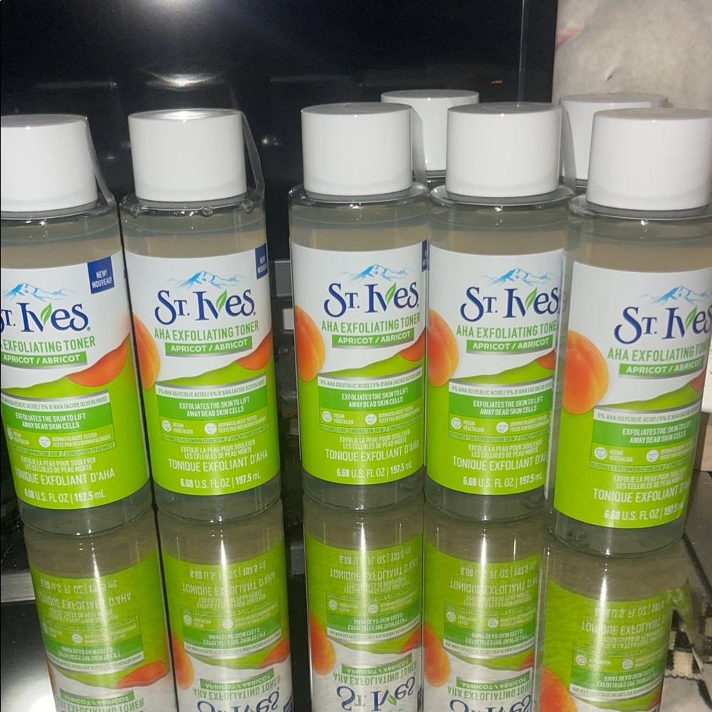 St Ives Exfoliating Toner - Apricot & White